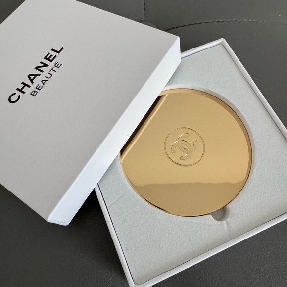 CHANEL Other - CHANEL Gold Beauty Compact